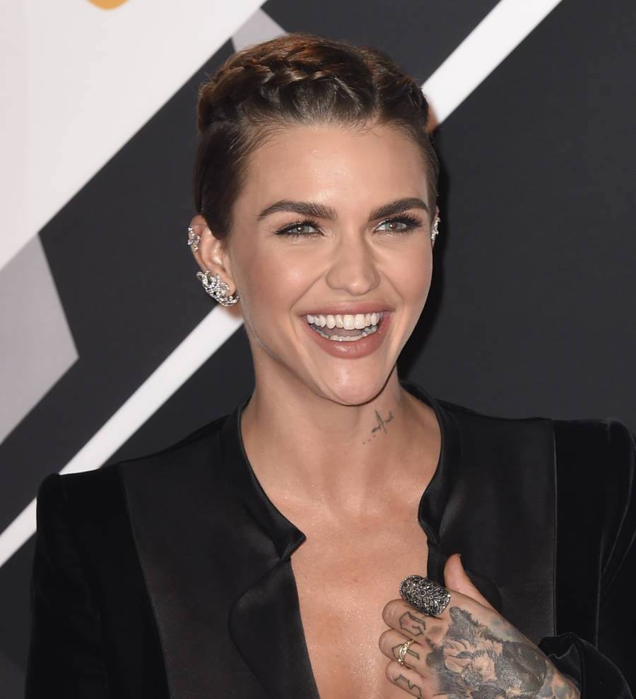 Ruby Rose stung by jellyfish