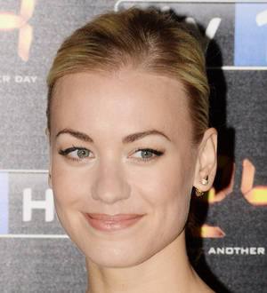 Yvonne Strahovski distances herself from nude photo scandal