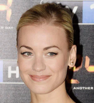 Yvonne Strahovski distances herself from nude photo scandal