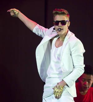 Justin Bieber ambushed by fan on stage