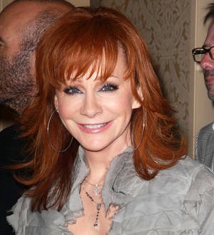 Reba McEntire: 'Kelly Clarkson has threatened to elope'