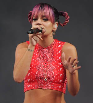 Lily Allen sued by tour manager