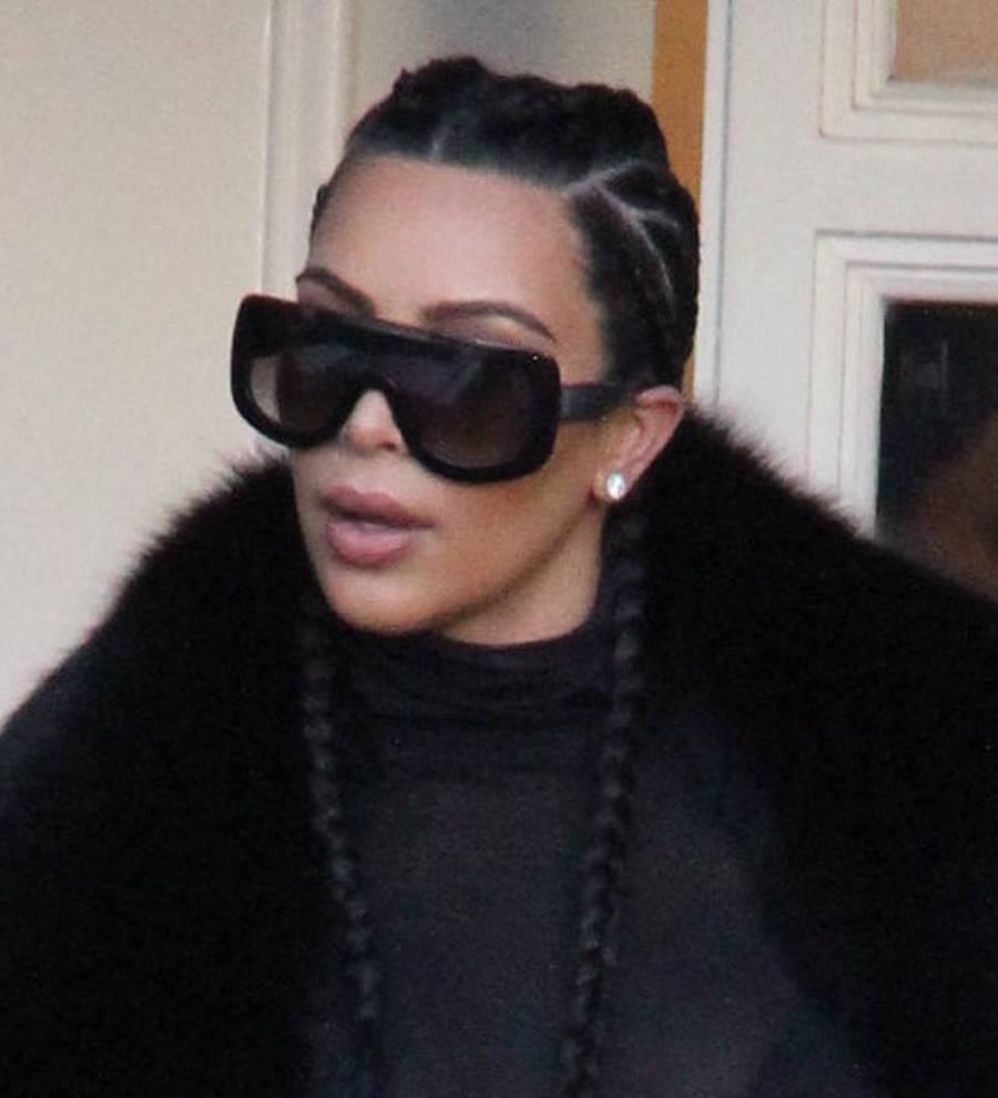 Kim Kardashian & Emily Ratajkowski test decency rules with topless shot
