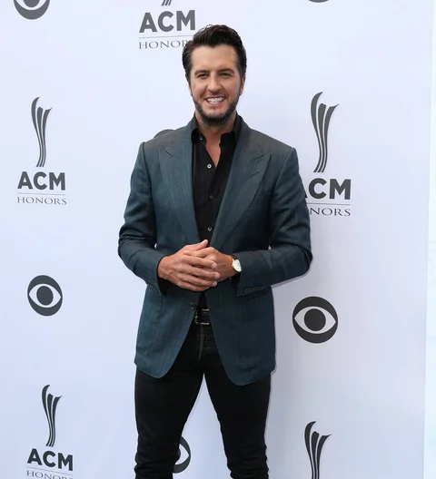 Luke Bryan slaps audience member during concert