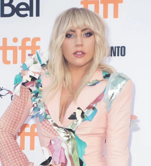 Lady Gaga postpones European tour due to health problems