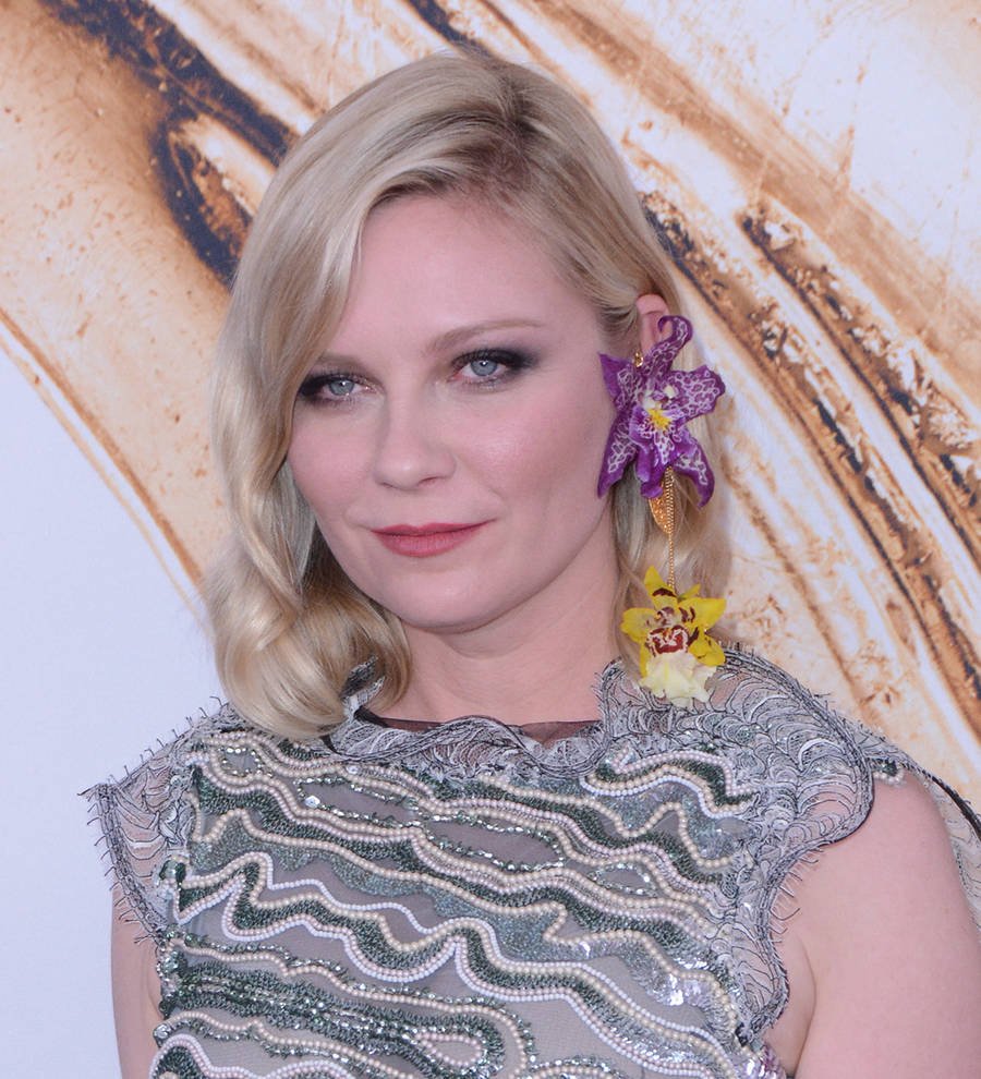 Kirsten Dunst casts Dakota Fanning in big directorial debut