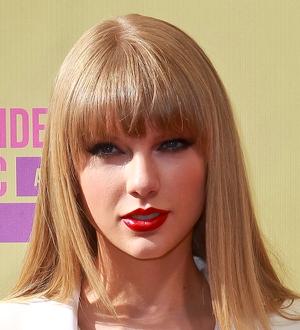 Taylor Swift back on top of the pop charts