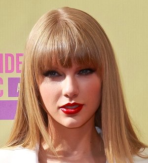 Taylor Swift back on top of the pop charts