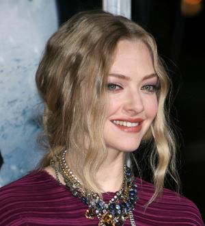 Amanda Seyfried building ballet studio
