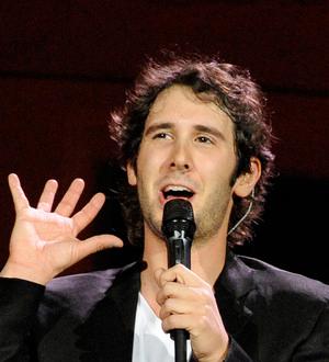 Josh Groban to answer fan questions during shows