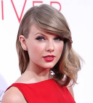 Taylor Swift jammed with Jeff Bridges on The Giver set