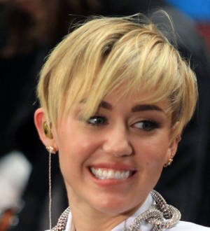 Miley Cyrus inks grandmother's face on her arm