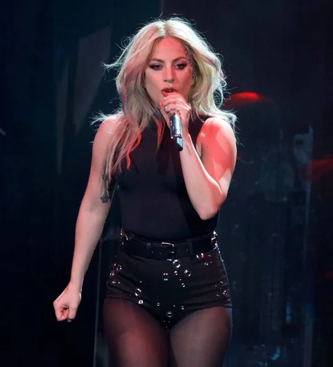 Lady Gaga performing additional show as part of Dive Bar Tour