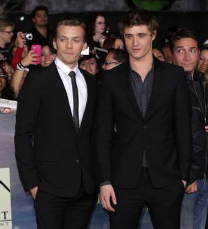 The Host co-stars sing for hospital patients