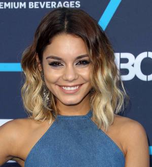 Vanessa Hudgens surprises fan at prom