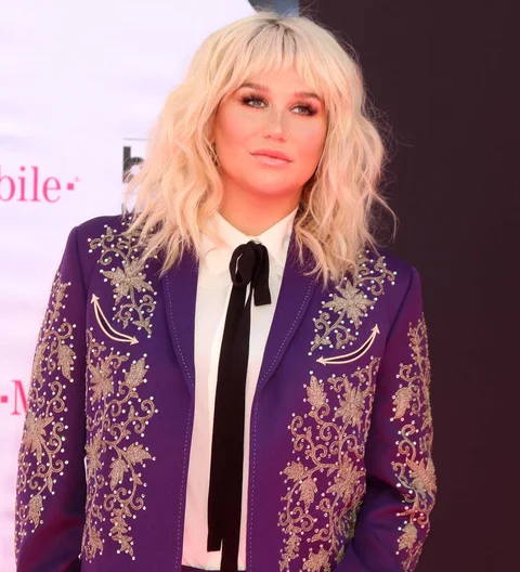 Kesha to receive Trailblazer Award