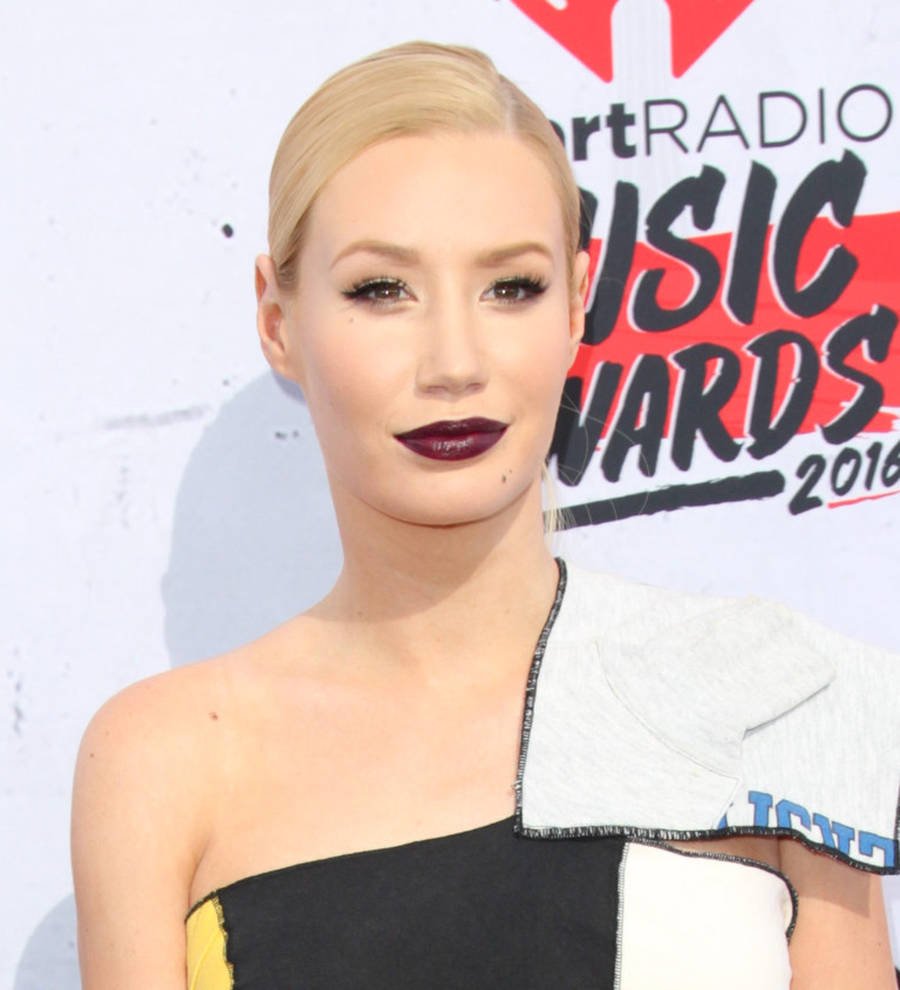 Iggy Azalea wears engagement ring to iHeartRadio Awards amid cheating drama