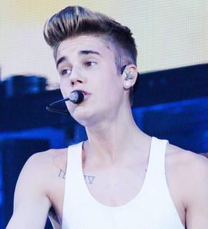 Justin Bieber vomits at Saturday Night Live rehearsals