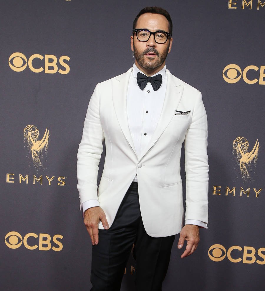 Jeremy Piven denies groping Entourage actress