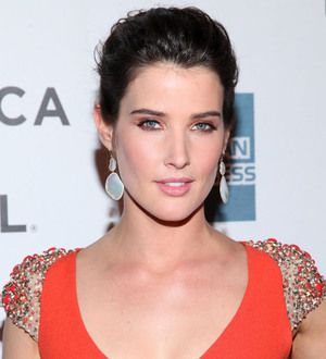 Cobie Smulders' disastrous runway fall