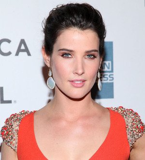 Cobie Smulders' disastrous runway fall
