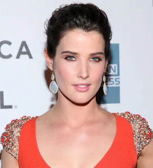 Cobie Smulders' disastrous runway fall