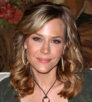 Julie Benz baffled by baggage loss