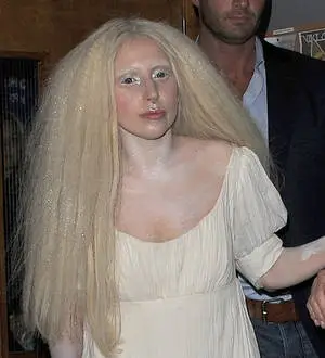 Lady Gaga plays surprise gig in gay club