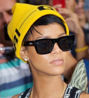 Rihanna wins ban against Topshop