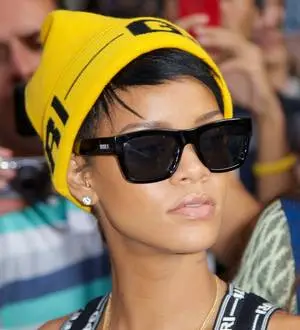 Rihanna wins ban against Topshop