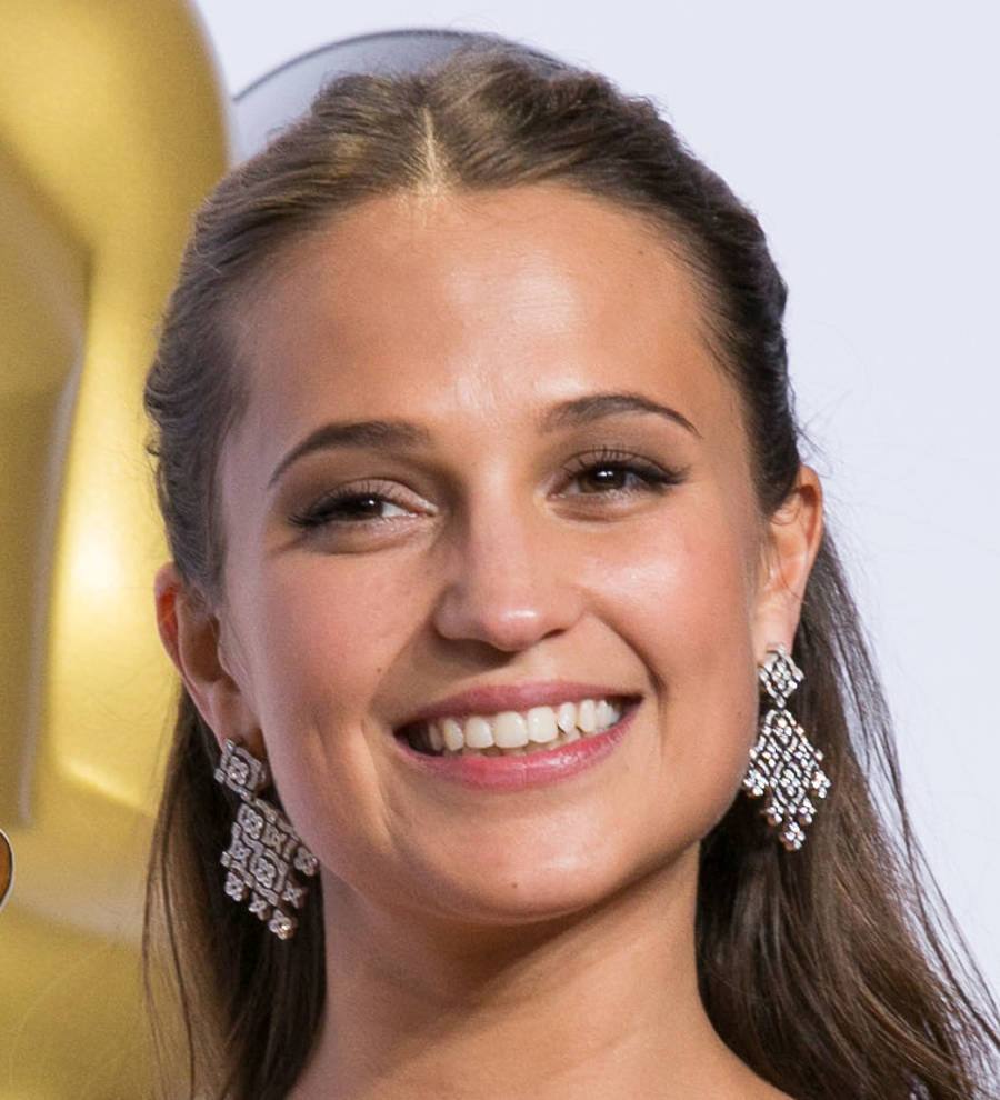 Alicia Vikander won,200 in roll of the dice