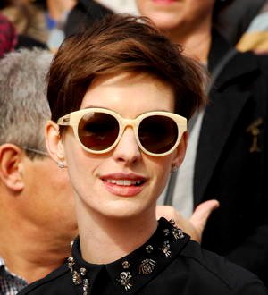 Anne Hathaway to be honored at Costume Designers Guild Awards