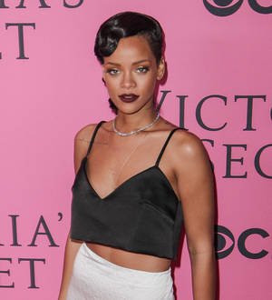 Rihanna donates to Sandy relief efforts