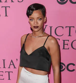 Rihanna donates to Sandy relief efforts