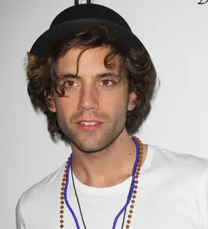 Mika offers concert prize for life-saving charity