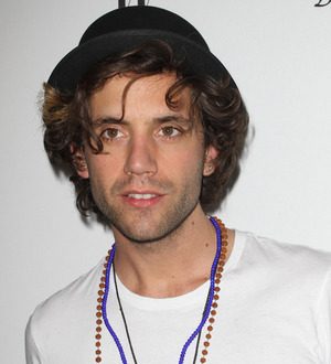 Mika offers concert prize for life-saving charity