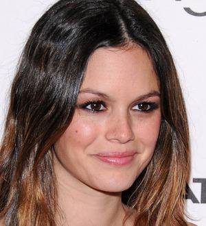 Rachel Bilson dishes out dinnerware