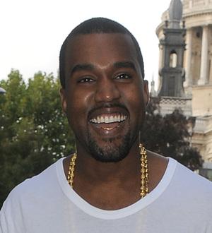 Kanye West halts gig over lack of lights