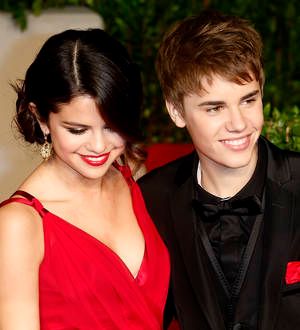 Justin Bieber and Selena Gomez hold hands at AMAs
