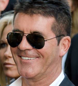 Simon Cowell urged to stop smoking
