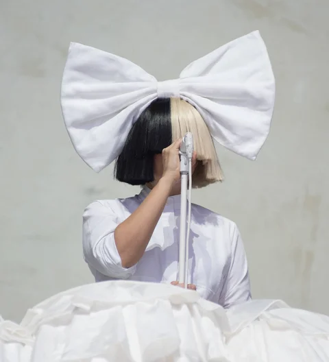 Julianne Moore and Zoe Saldana star in Sia's new video for charity song