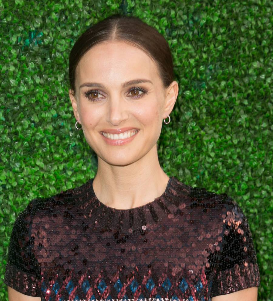 Natalie Portman struggles with French etiquette rules