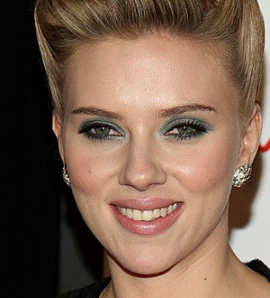 Scarlett Johansson dismisses rumors of family rift