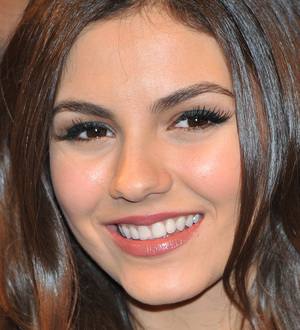 Victoria Justice donates VMAs dress to prom giveaway