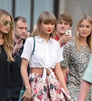 Taylor Swift jokingly scolds fan for grammar correction