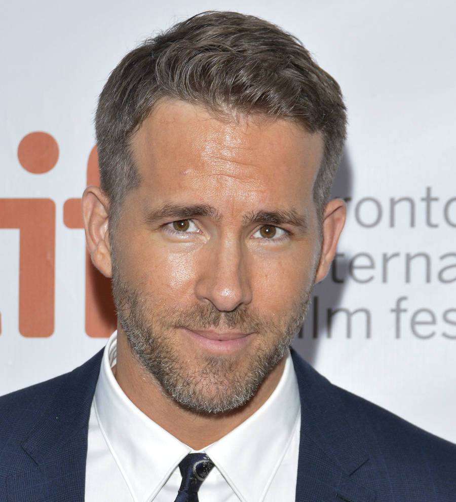 Ryan Reynolds gifts fan with two tickets to Deadpool movie premiere