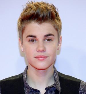 Bandaged Justin Bieber sparks leg injury rumour