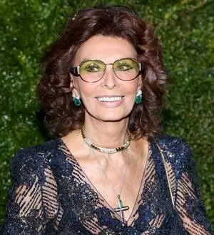 Sophia Loren opens art gallery celebrating her career