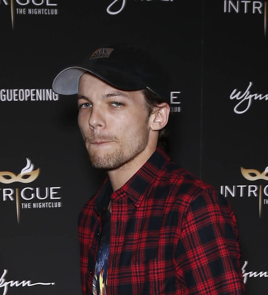 Louis Tomlinson asks for privacy amid custody drama with son's mom