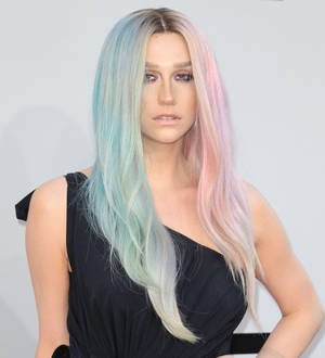 Ke$ha's mom dismisses alcohol gossip